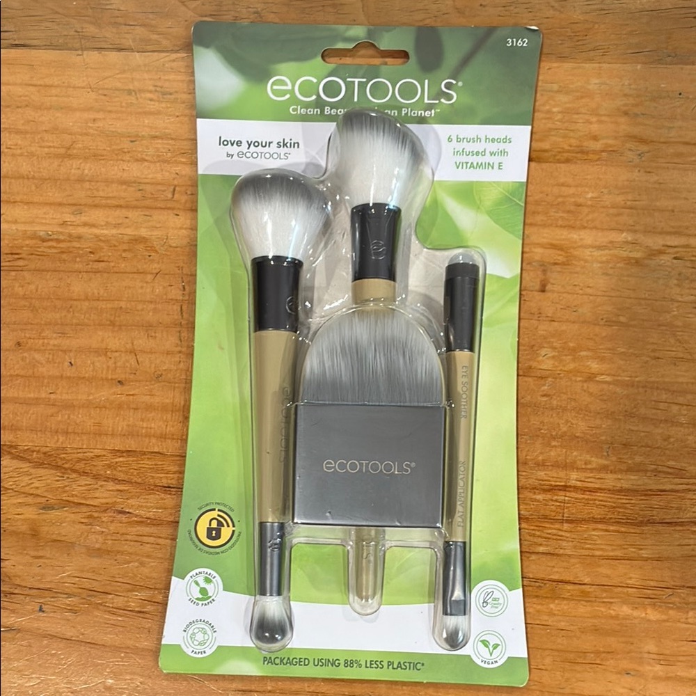 EcoTools Brush Set with Silver and Green Design